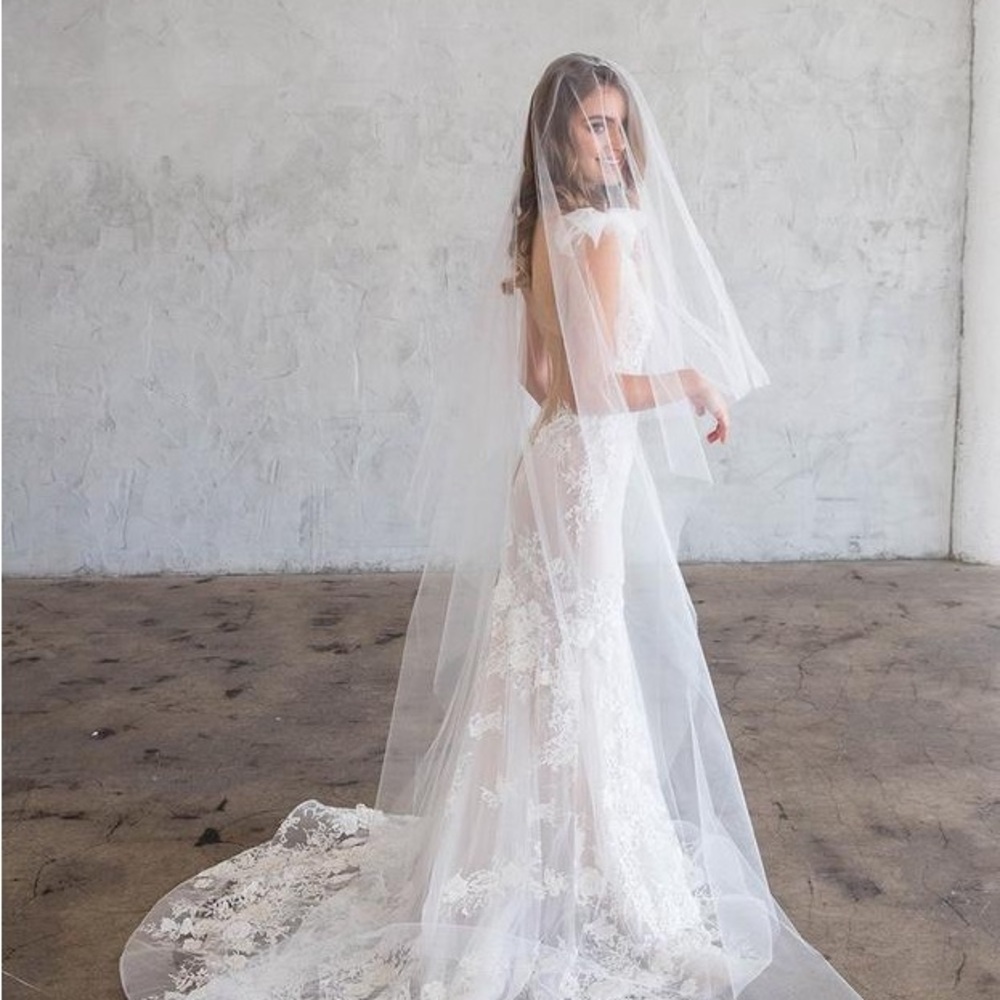 Floor-Length White Wedding Veil with Blusher - Picture 2 of 10